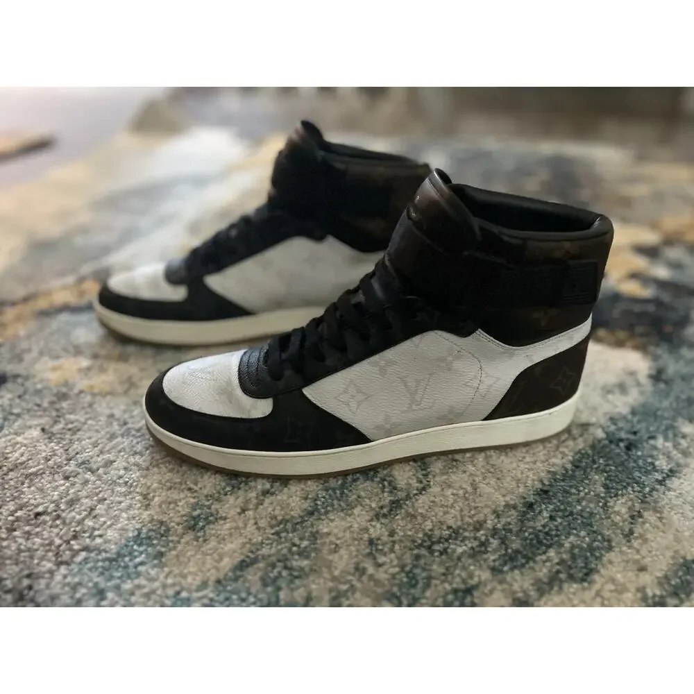AUTHENTIC LOUIS VUITTON RIVOLI TRIPLE MONOGRAM SNEAKERS LV SZ 9(fits USA 10)